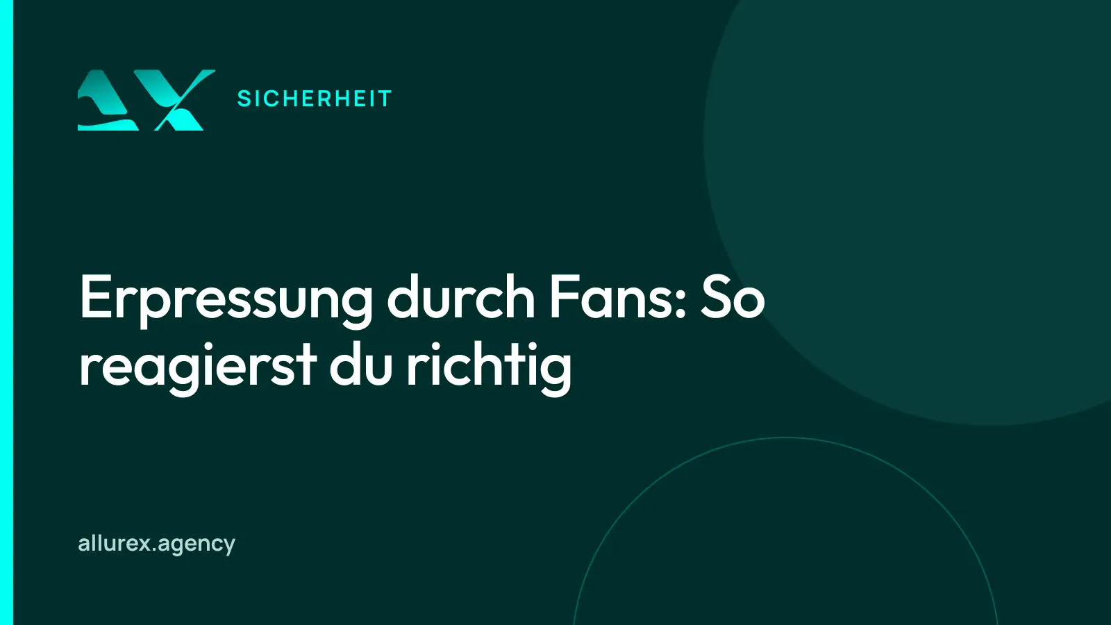 Titelgrafik in Petrol und Cyan mit dem Schriftzug „Erpressung durch Fans: So reagierst du richtig“ und einem Schild-Symbol